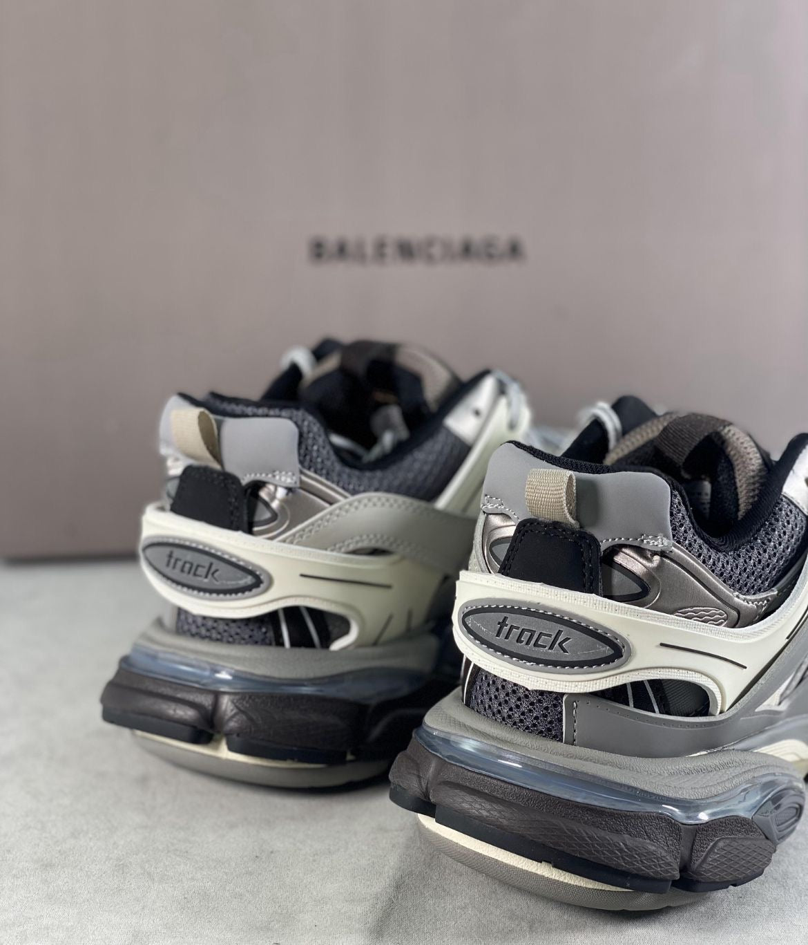 BAl3NCIAGA TRACK LED