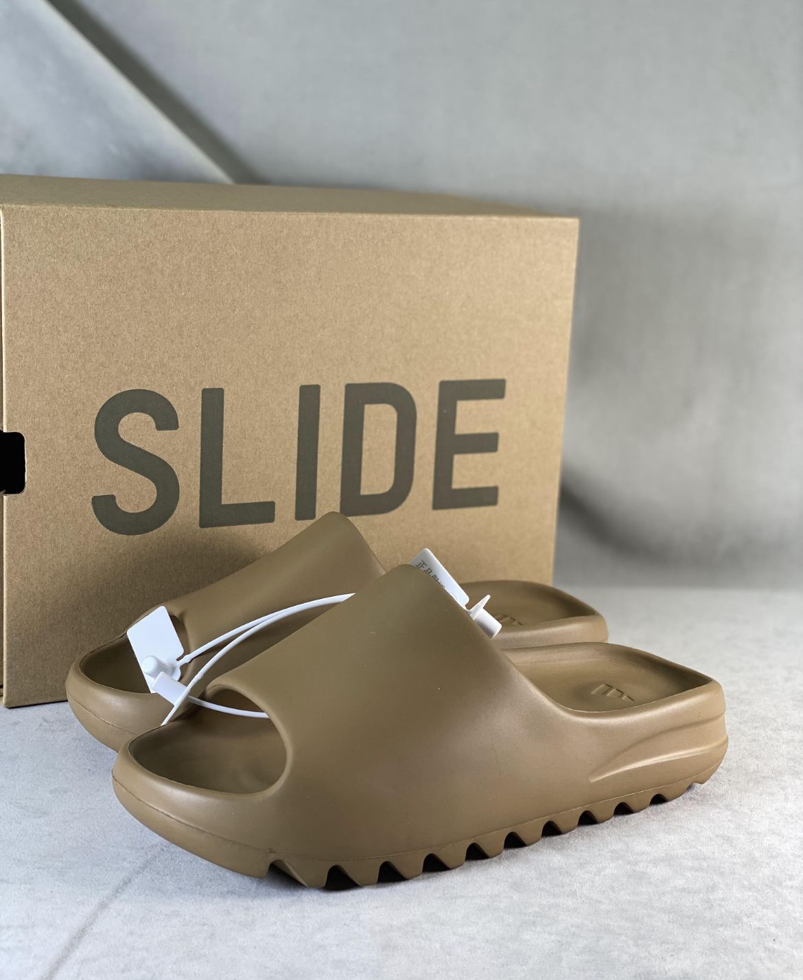 Y33ZY Slide Earth Brown