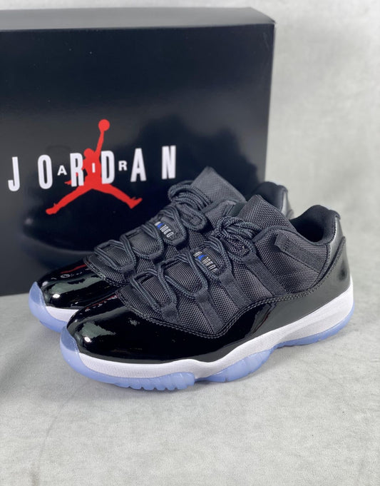 J0RDAN 11 RETR0 Low