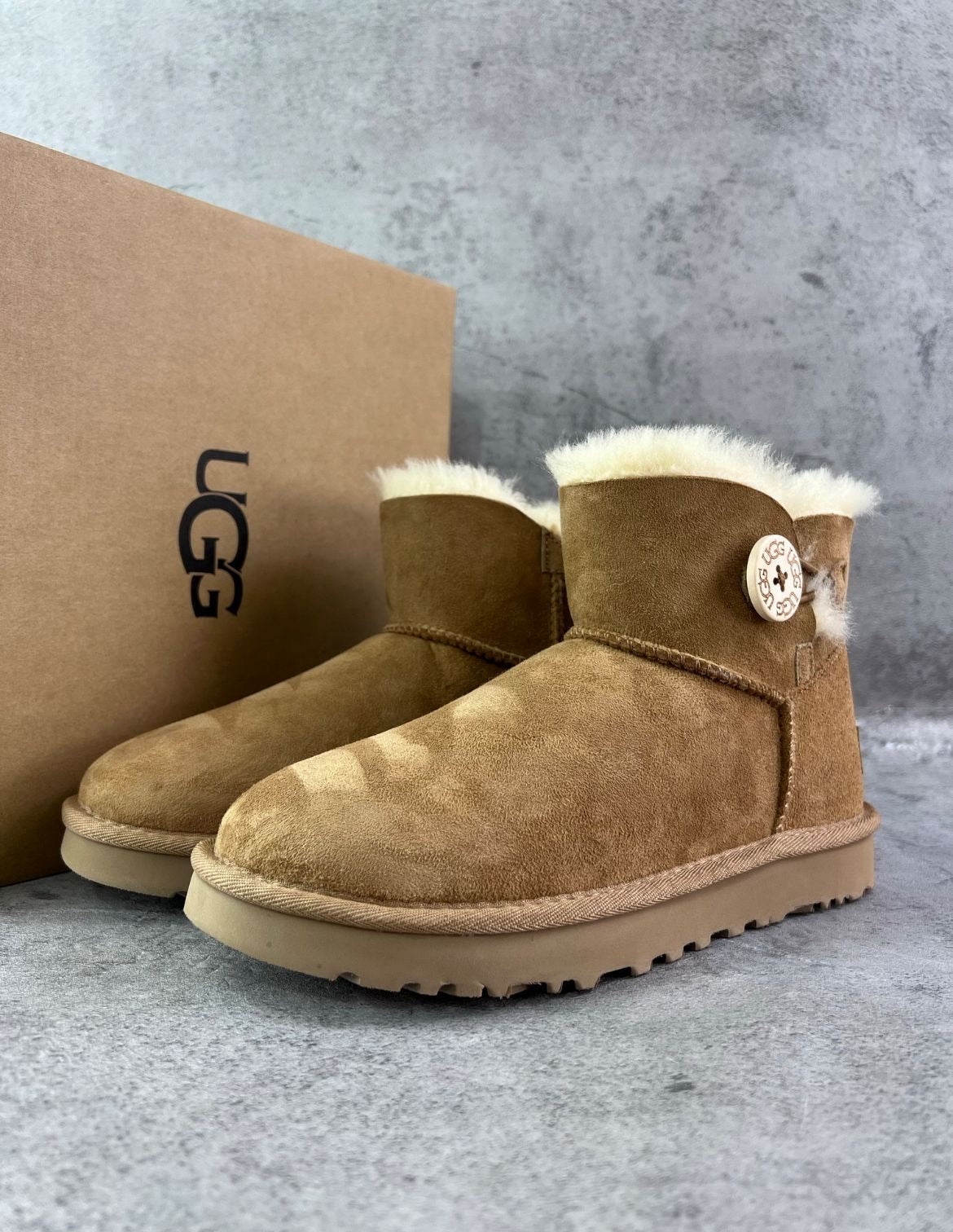 UG Mini Bailey Button