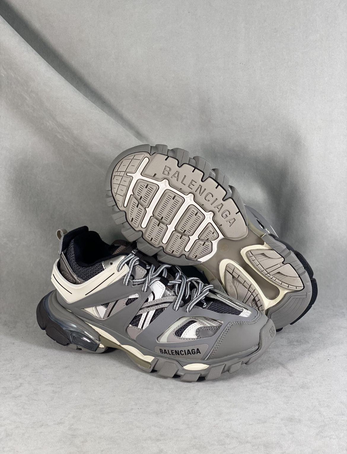 BAl3NCIAGA TRACK LED