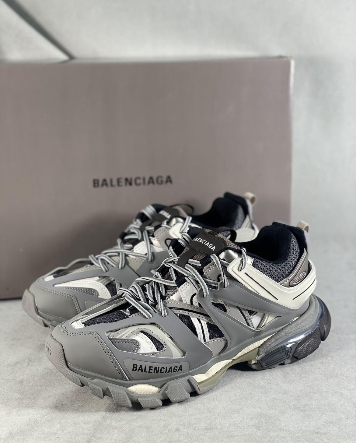 BAl3NCIAGA TRACK LED