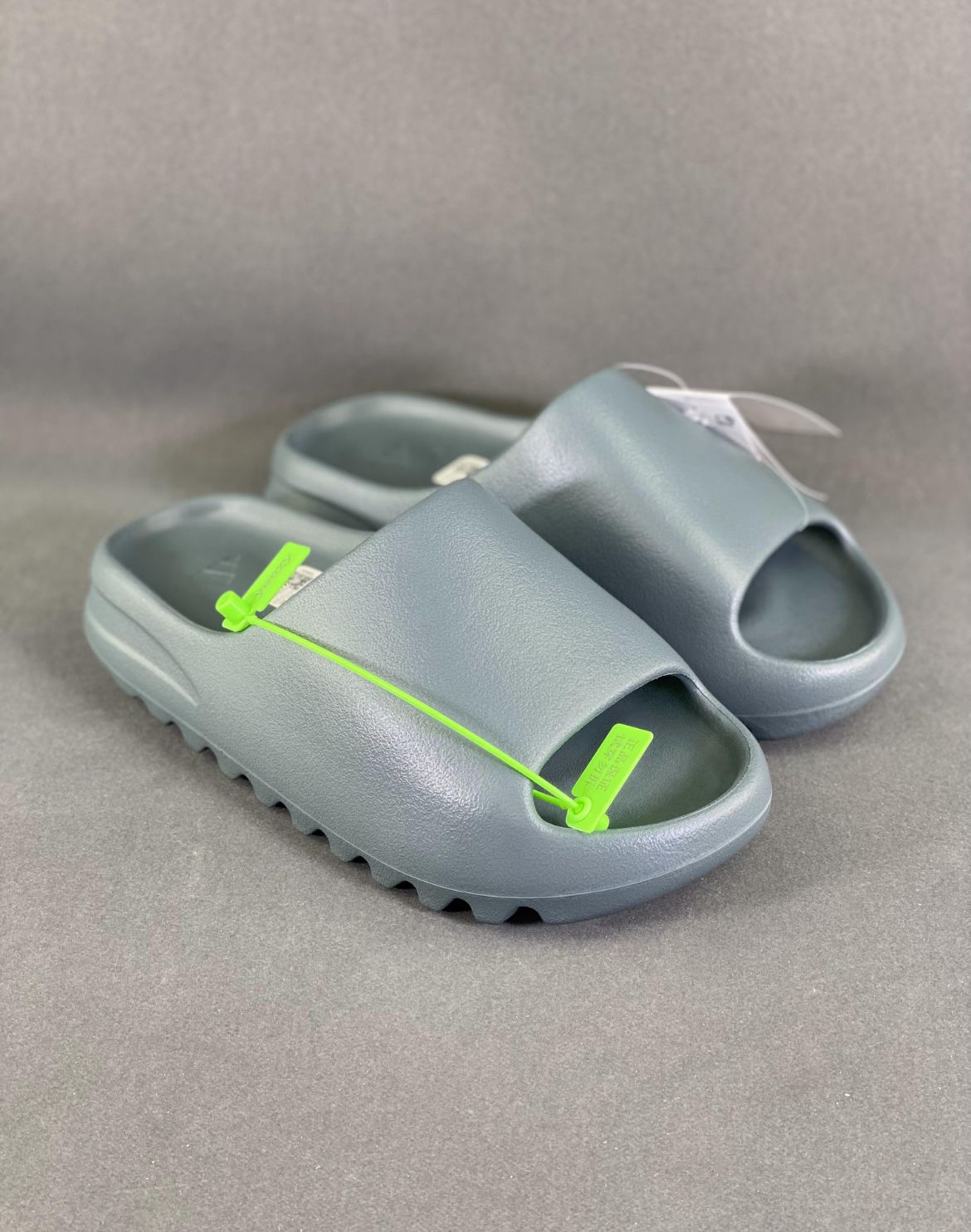 Y33ZY Slide Slate Grey