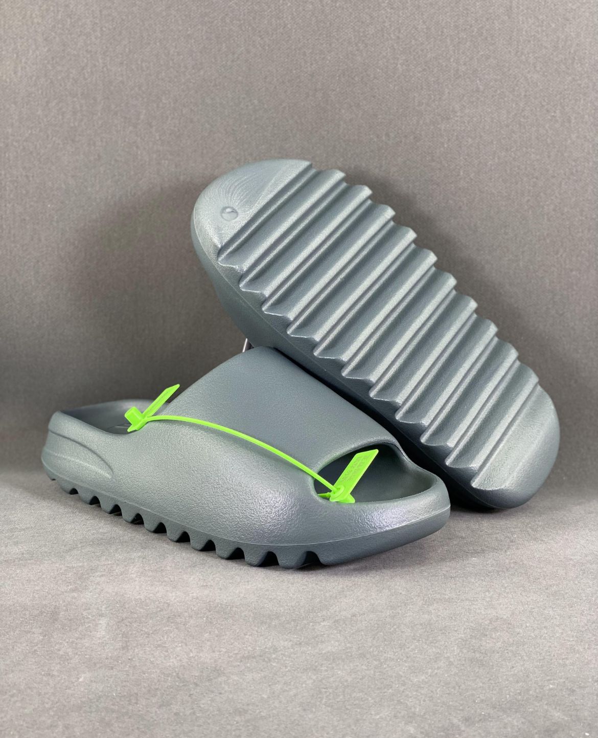 Y33ZY Slide Slate Grey